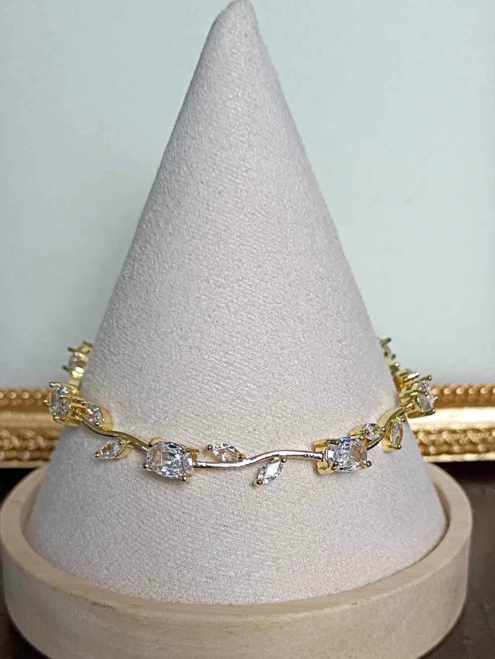 New Gold-Plated Cubic Zirconia Vine Bracelet - Elegant Sparkle